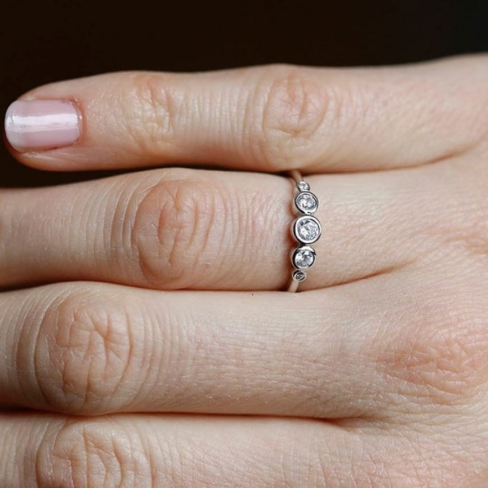 Only 2 LEFT! 5 Stone Silver and Zircon Dainty Ring - Picture 3 of 4